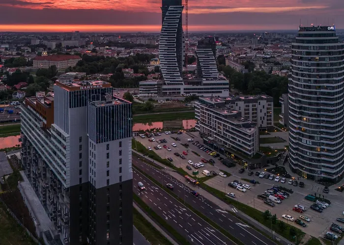 Riverside View & Free Parking *