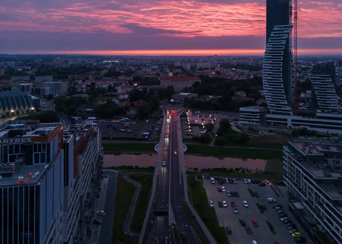 Riverside View & Free Parking